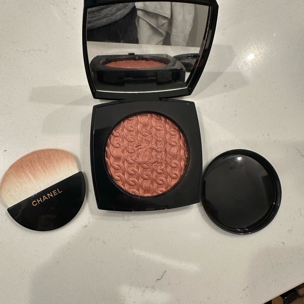 CHANEL limited edition Les Chaines D’OR Illuminating  blush powder